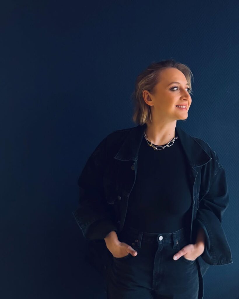 Anna Maria Mühe is a German actress, she is the central character, an undertaker driven by a quest for justice. In season 2, Blum's past catches up with her, and she faces new dangers while trying to protect her family. Mühe delivers a strong performance as the complex and determined protagonist.